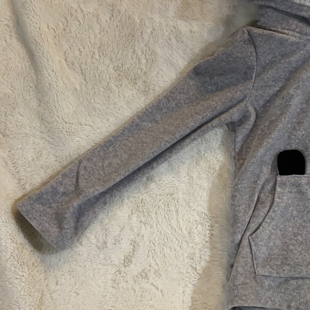 Carter’s pullover - Picture 5 of 12